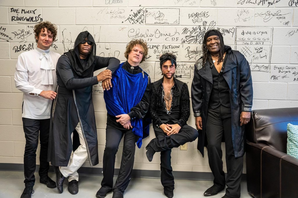 PX BAND PHOTO 22